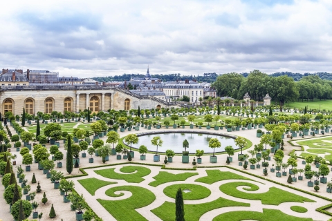 Paris: Giverny & Versailles Kleingruppen- oder PrivattourPrivate Tour auf Spanisch (Gruppen von 5 bis 8 Personen)