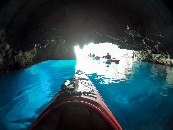 Leucade Excursion En Kayak De Mer Aux Grottes Bleues Avec Pique Nique Getyourguide