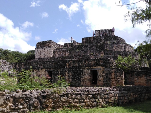 Visit Yucatán: Ek' Balam and Cenote Hubiku Tour in Govardhan
