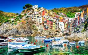 From La Spezia: Cinque Terre Tour by Train with Limoncino