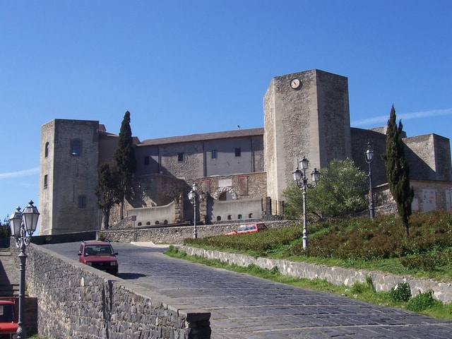 Visit Melfi Private Walking Culture and History Tour in Rionero in Vulture