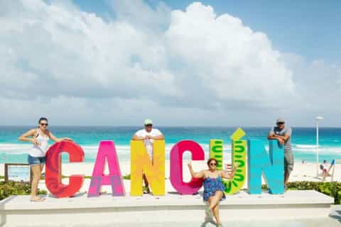 Cancun: Guided City Tour with Pickup