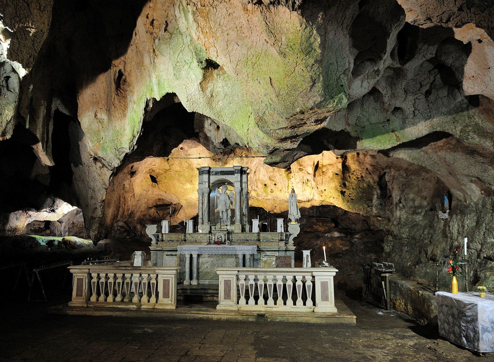 Private Tour zum Monte Sant'Angelo: Wallfahrtskirche San Michele