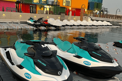 Doha, Qatar. vecchio porto di Doha &quot;Noleggio di jetski e moto d&#039;acqua&quot;.