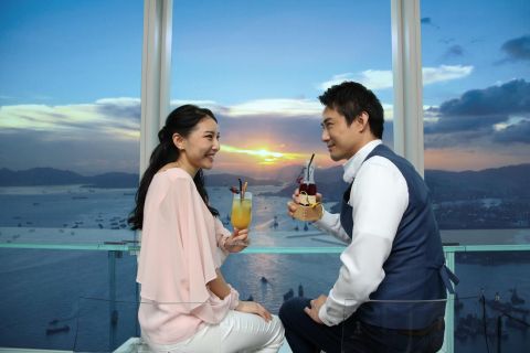 Hong Kong: Observatoire Sky100 avec forfaits vins et boissons