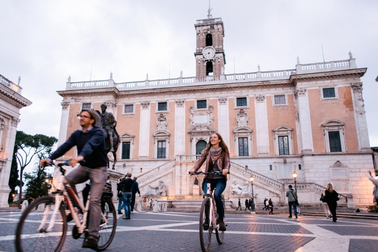 Rzym: Wycieczka rowerowa z przewodnikiem po małych grupachWycieczka rowerowa po Rzymie po niemiecku