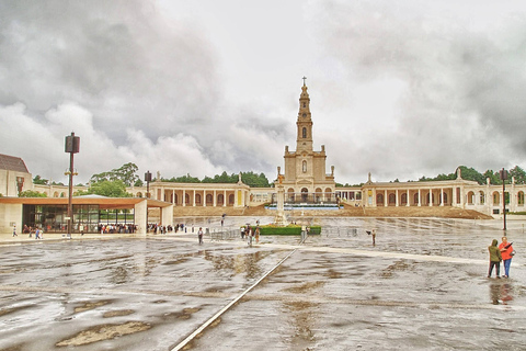 De Lisbonne: visite privée de Fatima, Batalha, Nazare et ObidosVisite privée de Fatima, Batalha, Nazare et Obidos au départ de Lisbonne