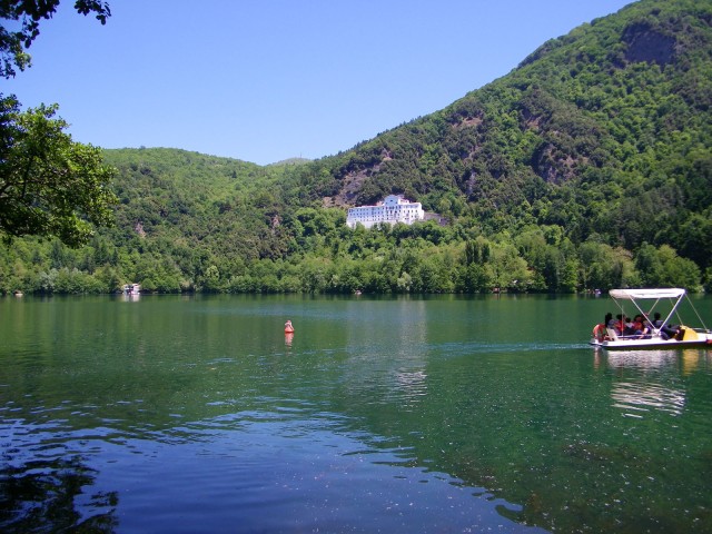 Visit Lakes of Monticchio Guided Private Walking Tour in Rionero in Vulture