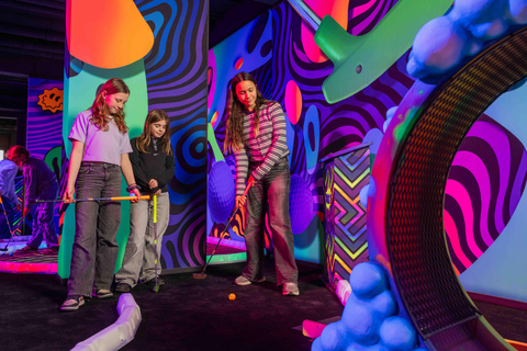 Rotterdam: Glow in the Dark Minigolf