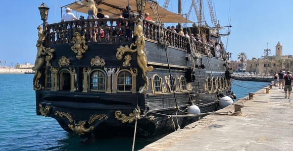Monastir: Pirate Boat Tour with Live Show & Lunch