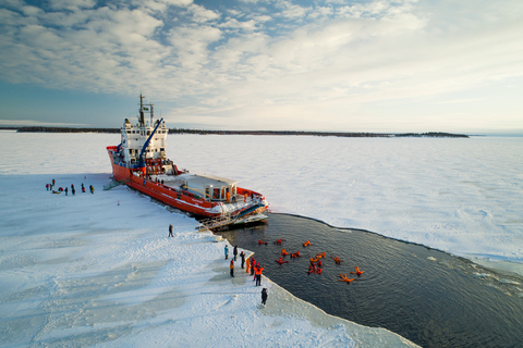 Rovaniemi: ijsbreker cruise met lunch en ijsdrijvenVroeg vertrek