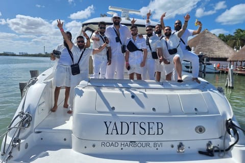Cancun private yacht Sea Ray Sundancer 60 feet