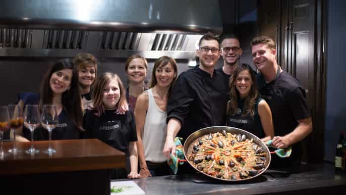 barcelona clase de cocina de paella española y tour de mercado