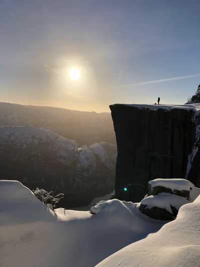 Stavanger: Guided Winter Hike Pulpit Rock Preikestolen
