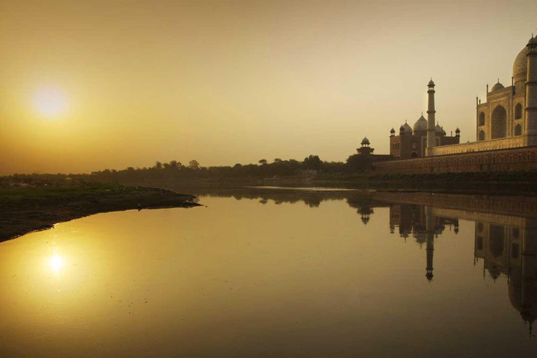 Taj Mahal & Agra Private Tagestour mit TransferTour mit All Inclusive: Auto + Reiseführer + Mahlzeiten + Tickets