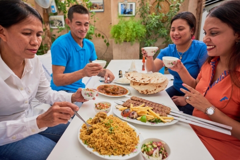 Dubaj: Wycieczka kulinarna z przewodnikiem po kuchni emirackiej z kolacją