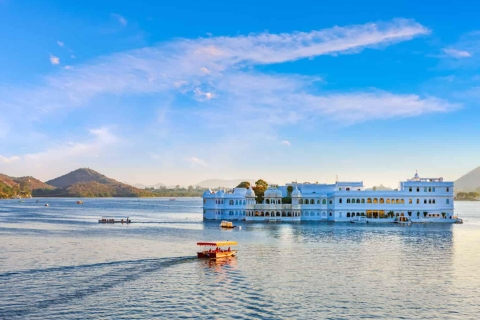 Udaipur: visite d'une ville privée avec une promenade en bateau en optionVisite sans frais d'entrée
