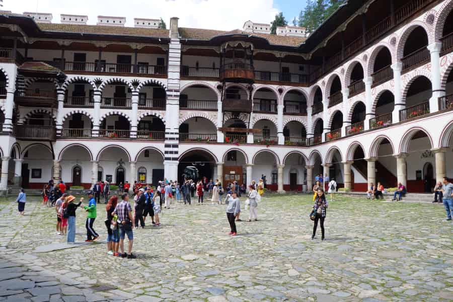 Tagestour zum Rila-Kloster und zur Boyana-Kirche. Foto: GetYourGuide Tagestour zum Rila-Kloster und zur Boyana-Kirche. Foto: GetYourGuide