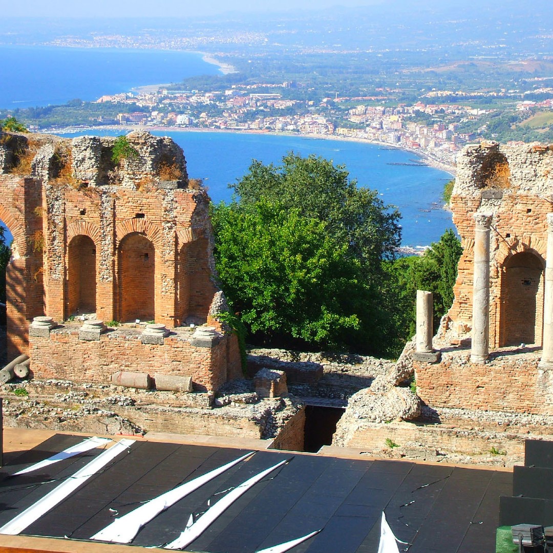 タオルミーナ：シチリア島の歴史を巡るガイド付きプライベートツアー