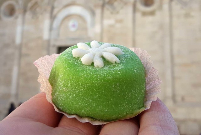 Visit Troia Private Walking Tour with Passionata Cake Tasting in Troia, Italy