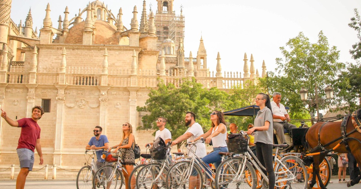 Sevilla Visita De La Ciudad Y Cultura Local En Bicicleta Getyourguide