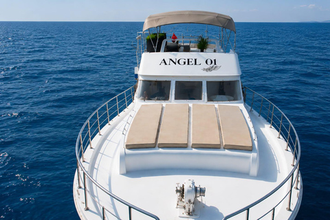 Alanya: Private Yacht with Lunch & Unlimited Soft Drinks
