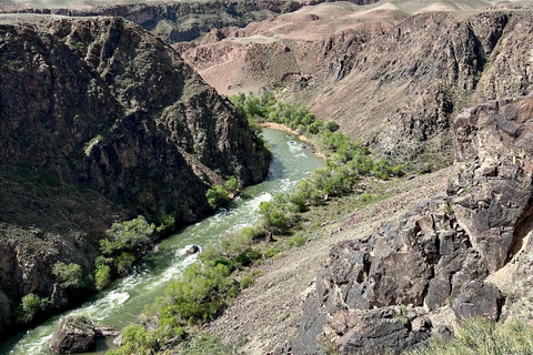 Prywatne: Charyn &amp; Black Canyons oraz Kolsay &amp; Kaindy Lakes.