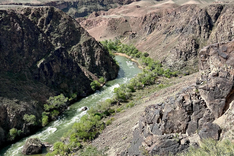 Prywatne: Charyn &amp; Black Canyons oraz Kolsay &amp; Kaindy Lakes.