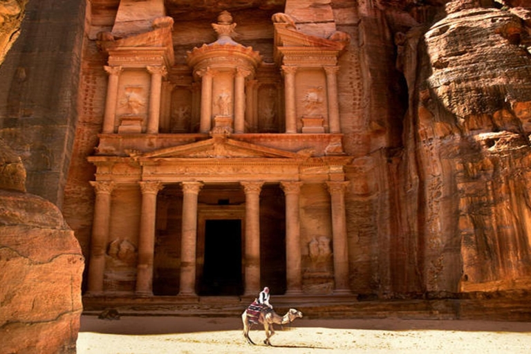 Amman: Petra-dagtrip en stadsbezichtiging met gidsDagtrip naar Petra en sightseeing in de stad met gids en lunch