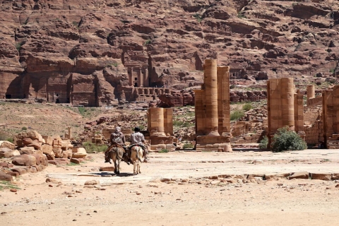 Amman: Tagesausflug nach Petra und Stadtbesichtigung mit GuideTagesausflug nach Petra und Stadtrundfahrt mit Guide und Mittagessen
