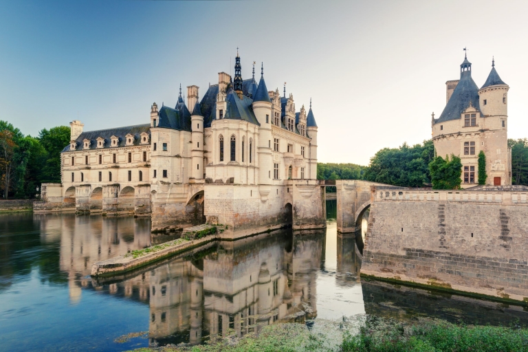 From Paris: Loire Valley Castles Tour with hotel pick-up Spanish Tour Option