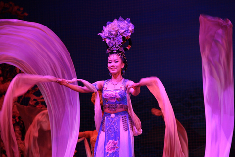 Xi’an: Great Tang Dynasty Night Show & Dumpling Meal Option Tang Dynasty Show & Dumpling Dinner with Transfer