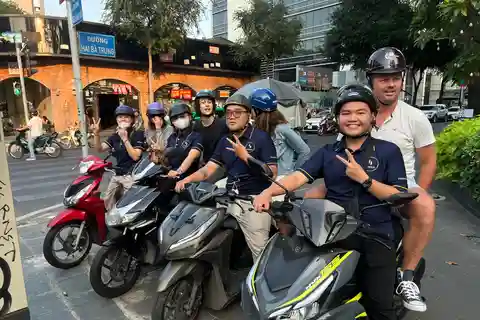 Saigón: Tour en moto por la Cerveza Artesana y la Comida Local