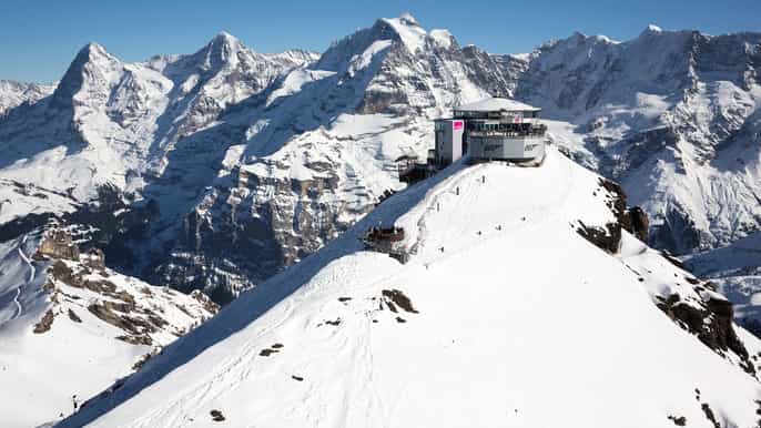 piz gloria et bond world téléphérique pour le schilthorn