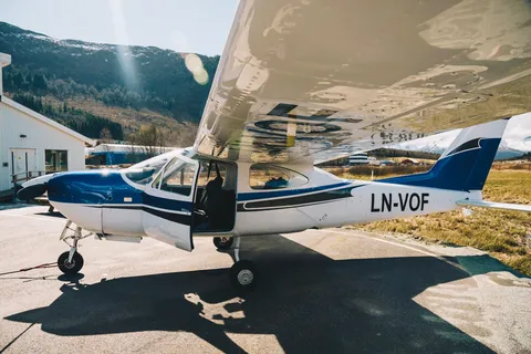 Ålesund: Rundflug-Erlebnis, Leichtflugzeug