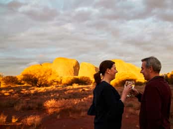 Kata Tjuṯa Sunset Tour mit Sekt und Käsebrett Kata Tjuṯa Sunset Tour mit Sekt und Käsebrett