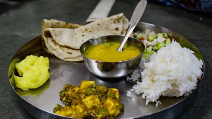 dharavi local cooking experience and slum tour