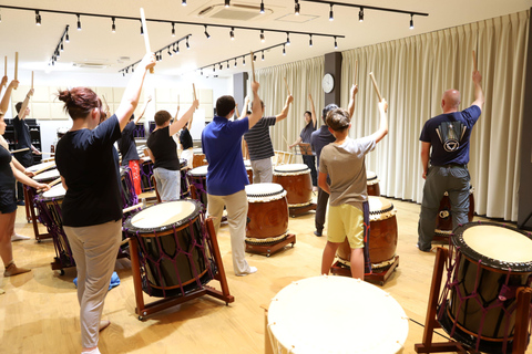 Kanazawa: Taiko Drum Workshop Tour with Sake Brewery Meal