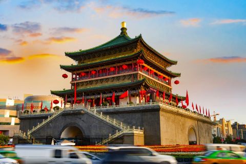 Xi'an: Guided Bell Tower and Drum Tower Tour with Meal