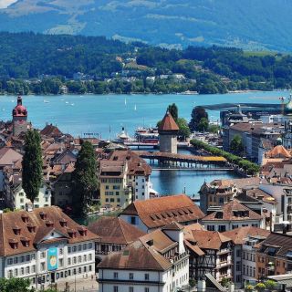 Lucerne: 2-Hour Walking Tour to Chapel Bridge and Old Town