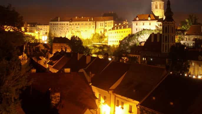 Český krumlov tour notturno a piedi con una guida professionale