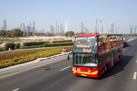 Dubai: Hop-On Hop-Off Bustur og Dhow Cruise