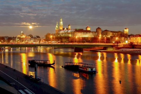 Cracovia: crucero nocturno romántico por el Vístula con una copa de vino