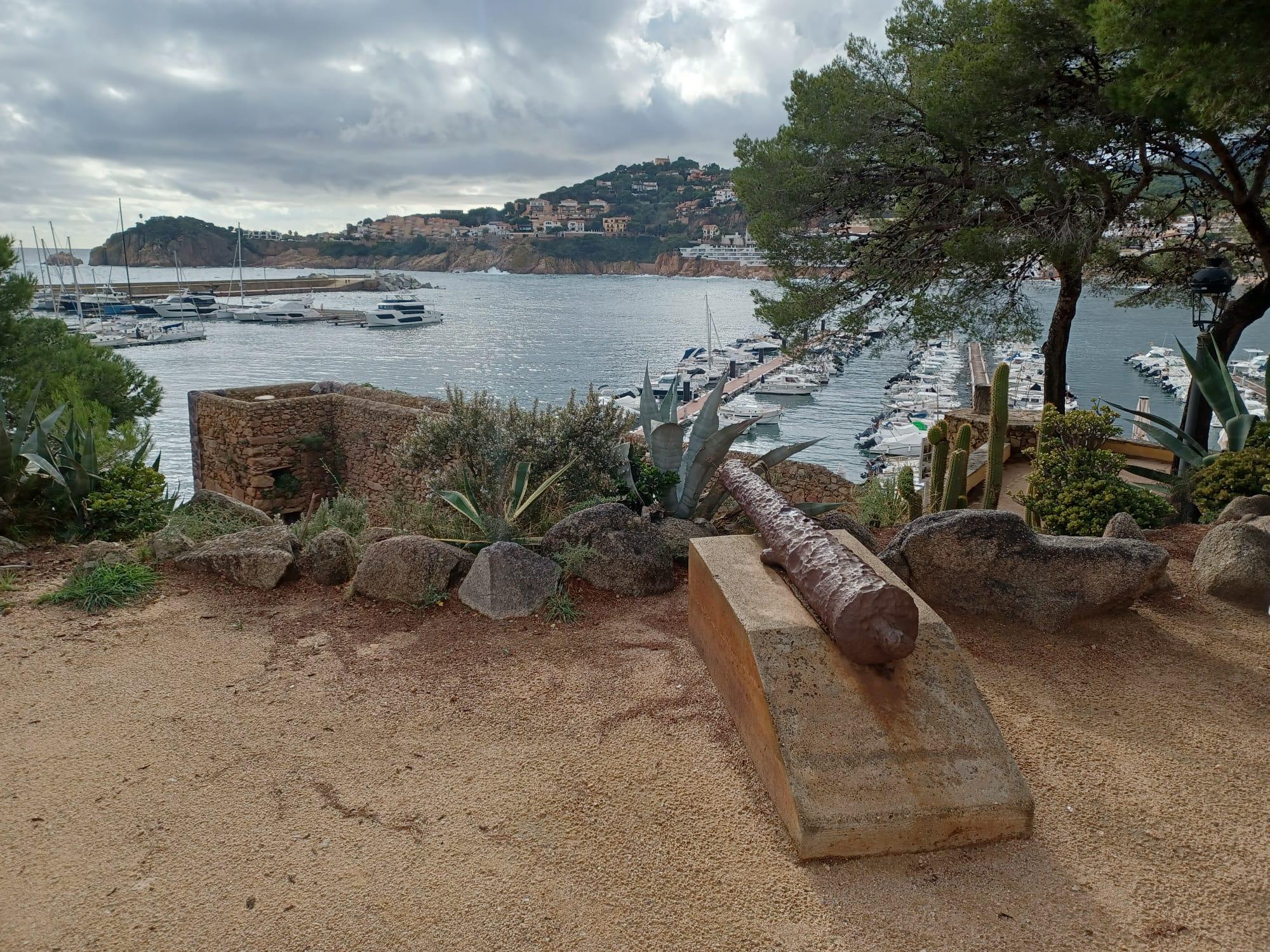 Costa Brava: geführte Tour zu Fuß durch die Stadt Sant Feliu de Guíxols.