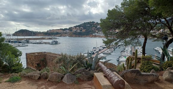 Costa Brava: Guided walking tour of the town of Sant Feliu de Guíxols.