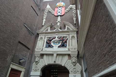 Amsterdam: Old Town Exploration Game