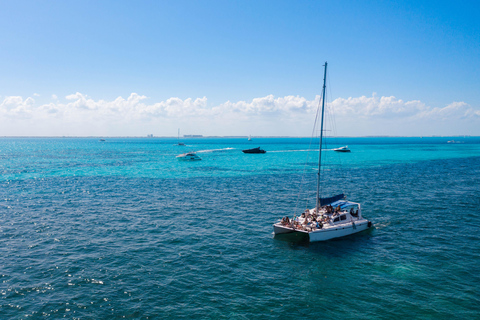 Isla Mujeres, Schnorcheln und Katamaran-Party-KreuzfahrtTour mit Transport inbegriffen