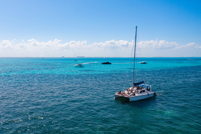 Isla Mujeres, Schnorcheln und Katamaran-Party-KreuzfahrtKatamaran-Kreuzfahrt mit Treffpunkt an unserer Marina