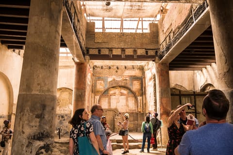 Herculaneum: Private Walking Tour with Archeologist Guide