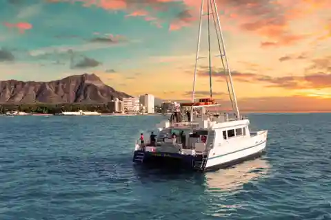 Oahu: Crociera in barca a vela al tramonto a Waikiki
